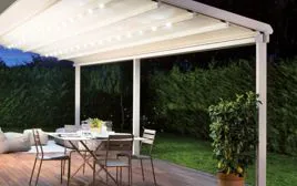Tenda a pergola inclinata