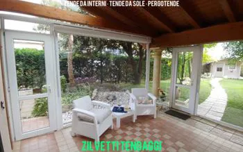 Chiudere una veranda con colonnato tondo